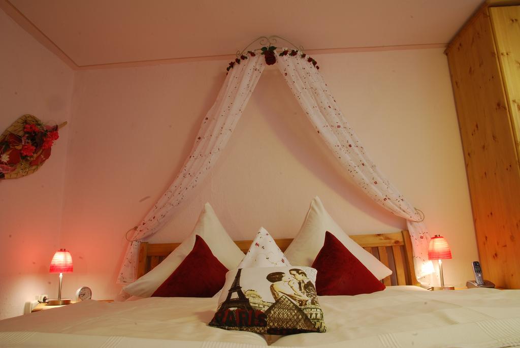 Logis L'Auberge Gutshof Bischofswerda Ruang foto