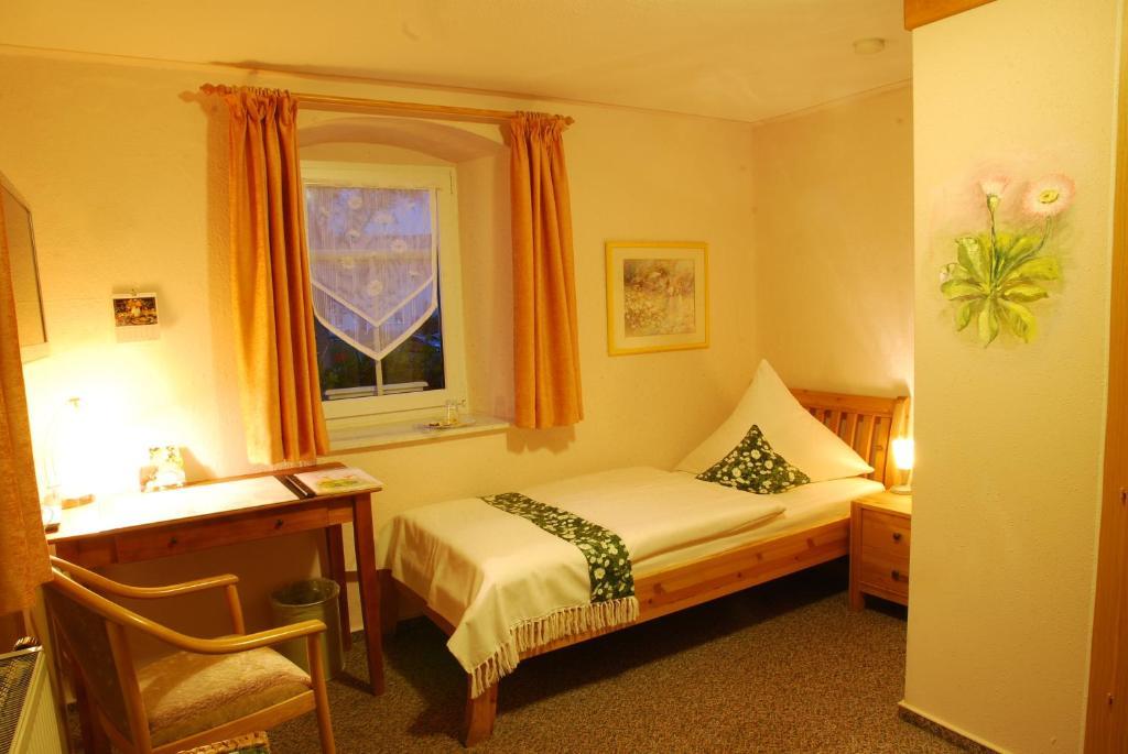Logis L'Auberge Gutshof Bischofswerda Ruang foto