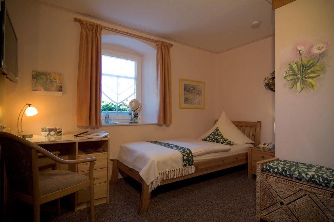 Logis L'Auberge Gutshof Bischofswerda Bagian luar foto
